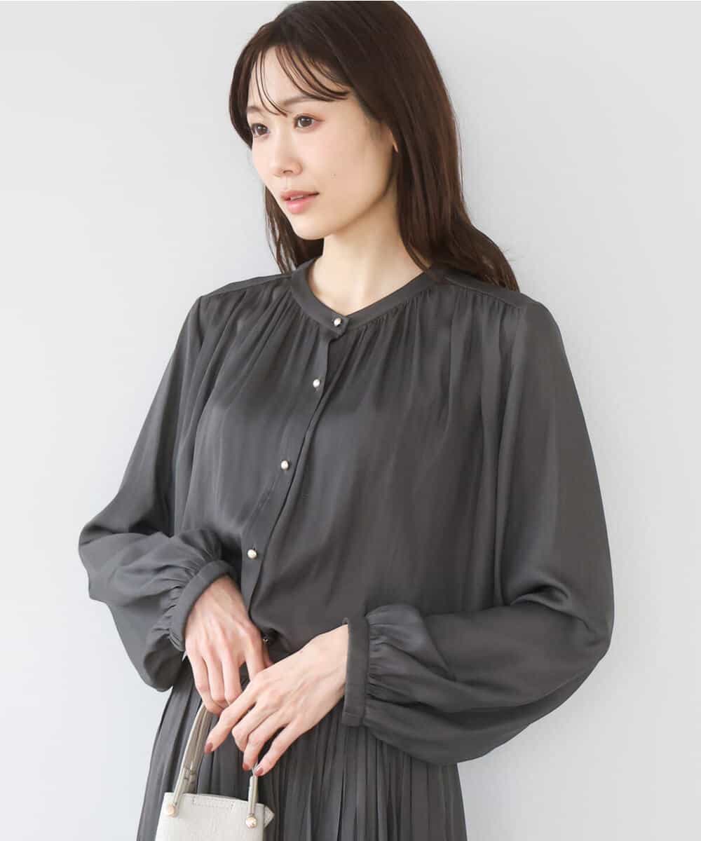 FKBGD35140 MK MICHEL KLEIN(MK ミッシェルクラン) [瞬美シリーズ/UVカット/接触冷感/洗える]バンドカラーサテンブラウス ベージュ