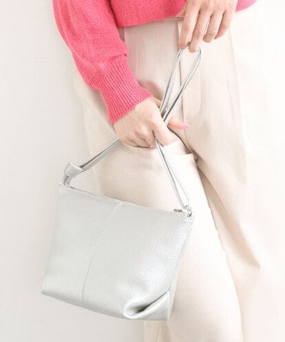 FR5GD01130  シュリングレザー台形ショルダーバッグ