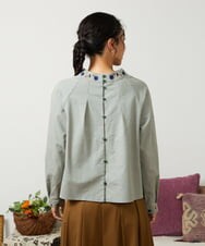 GJBCD33200 Jocomomola(ホコモモラ) 【2WAY】Flor pequena チェックフラワー刺繍ブラウス グリーン
