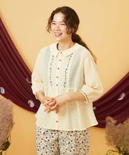 GJBJD32200 Jocomomola(ホコモモラ) Fluir フラワー刺繍シャーリングブラウス アイボリー