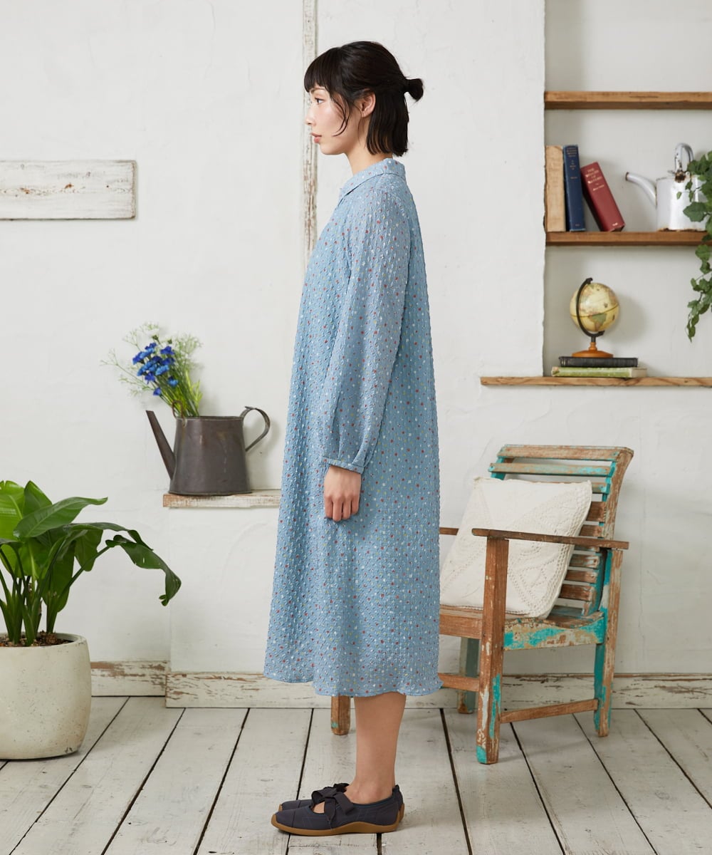 GJEFD34300 Jocomomola(ホコモモラ) エンボスドットシャツワンピース ライトブルー