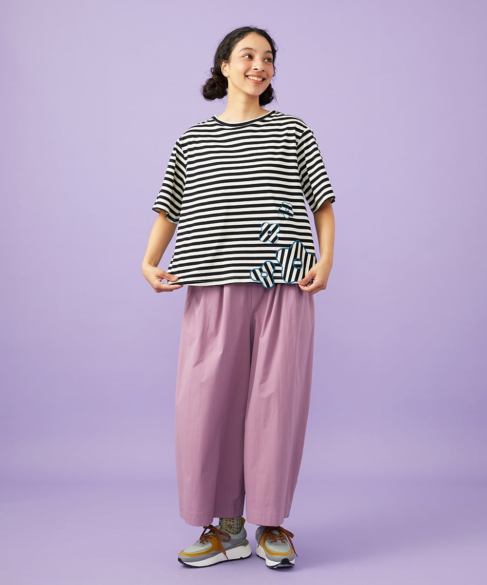 GJKGD36160 Jocomomola(ホコモモラ) 【接触冷感】シルケット天竺フラワーボーダーアップリケTシャツ ブラック×アイボリー