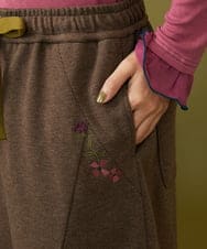 GJLAH43200 Jocomomola(ホコモモラ) 【先行予約】カットソーフラワー刺繍パンツ ブラウン