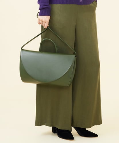 GK5AA01690 Sybilla カウレザーフォルムバッグ