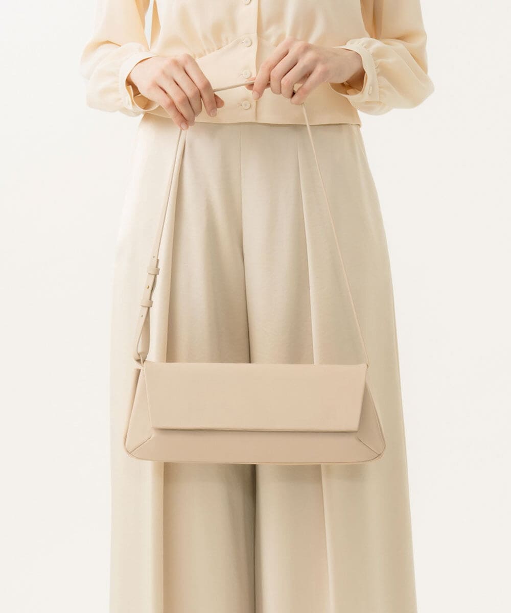 GK5GD02360 Sybilla(シビラ) レクタンギュラーレザーバッグ アイボリー