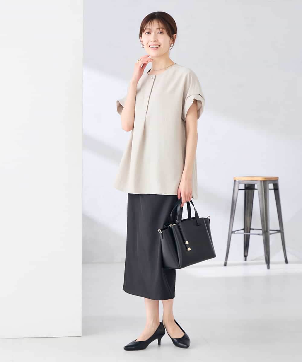 K2BHD06044 a.v.v(アー・ヴェ・ヴェ) 【接触冷感/UVカット】リネンライククルーネックブラウス【セットアップ対応/アンチピリング】 ネイビー