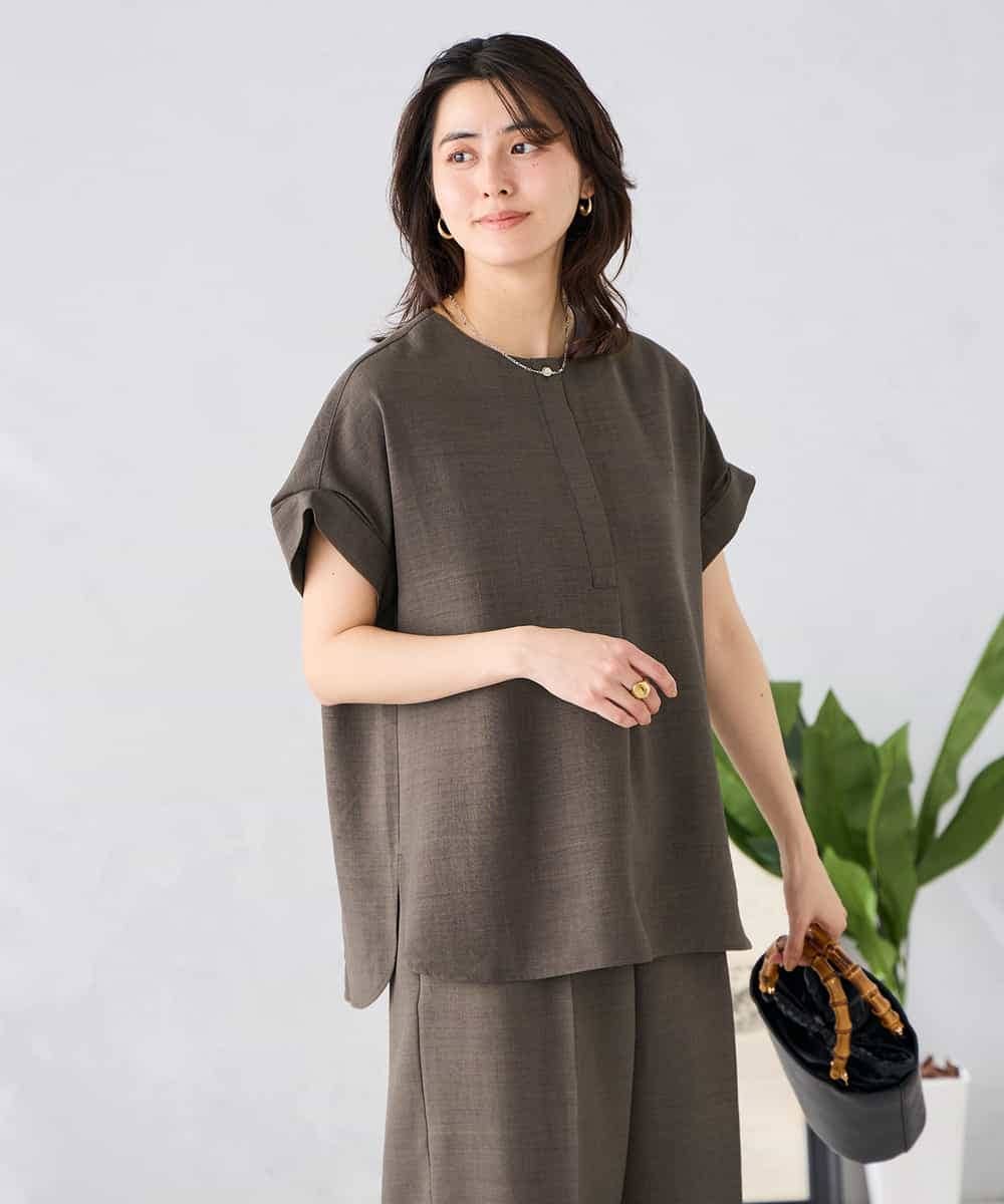 K2BHD06044 a.v.v(アー・ヴェ・ヴェ) 【接触冷感/UVカット】リネンライククルーネックブラウス【セットアップ対応/アンチピリング】 ネイビー