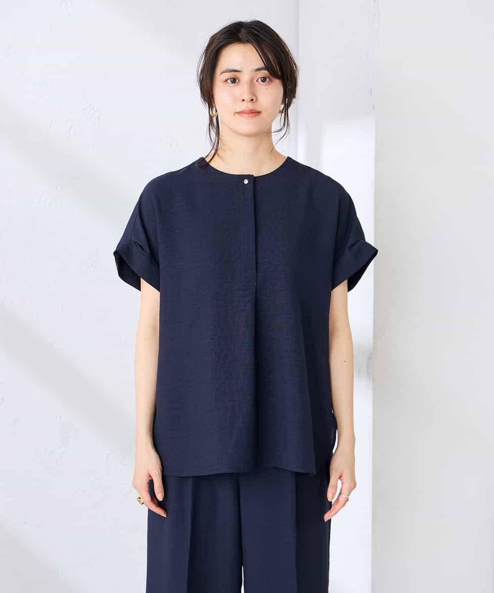 K2BHD06044 a.v.v(アー・ヴェ・ヴェ) 【接触冷感/UVカット】リネンライククルーネックブラウス【セットアップ対応/アンチピリング】 ネイビー