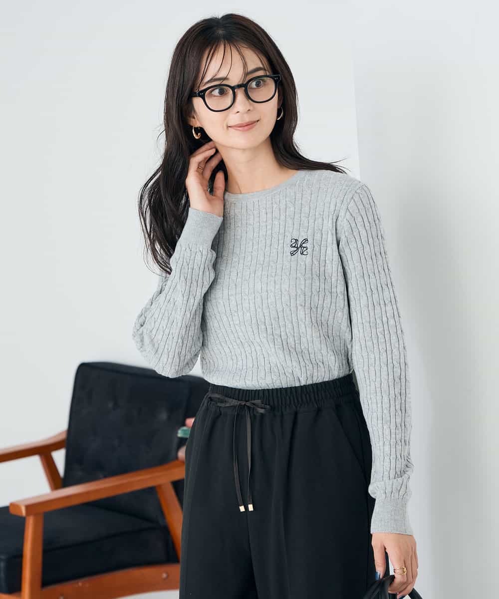 K2FKA26044 a.v.v(アー・ヴェ・ヴェ) ワンポイント刺繍ケーブルニット ラベンダー