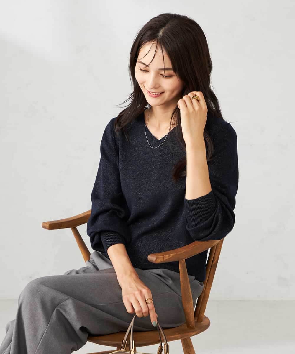 K2FKA49044 a.v.v(アー・ヴェ・ヴェ) 【洗える】ラメVネック美ラクるパフスリーブニット ライトブルー