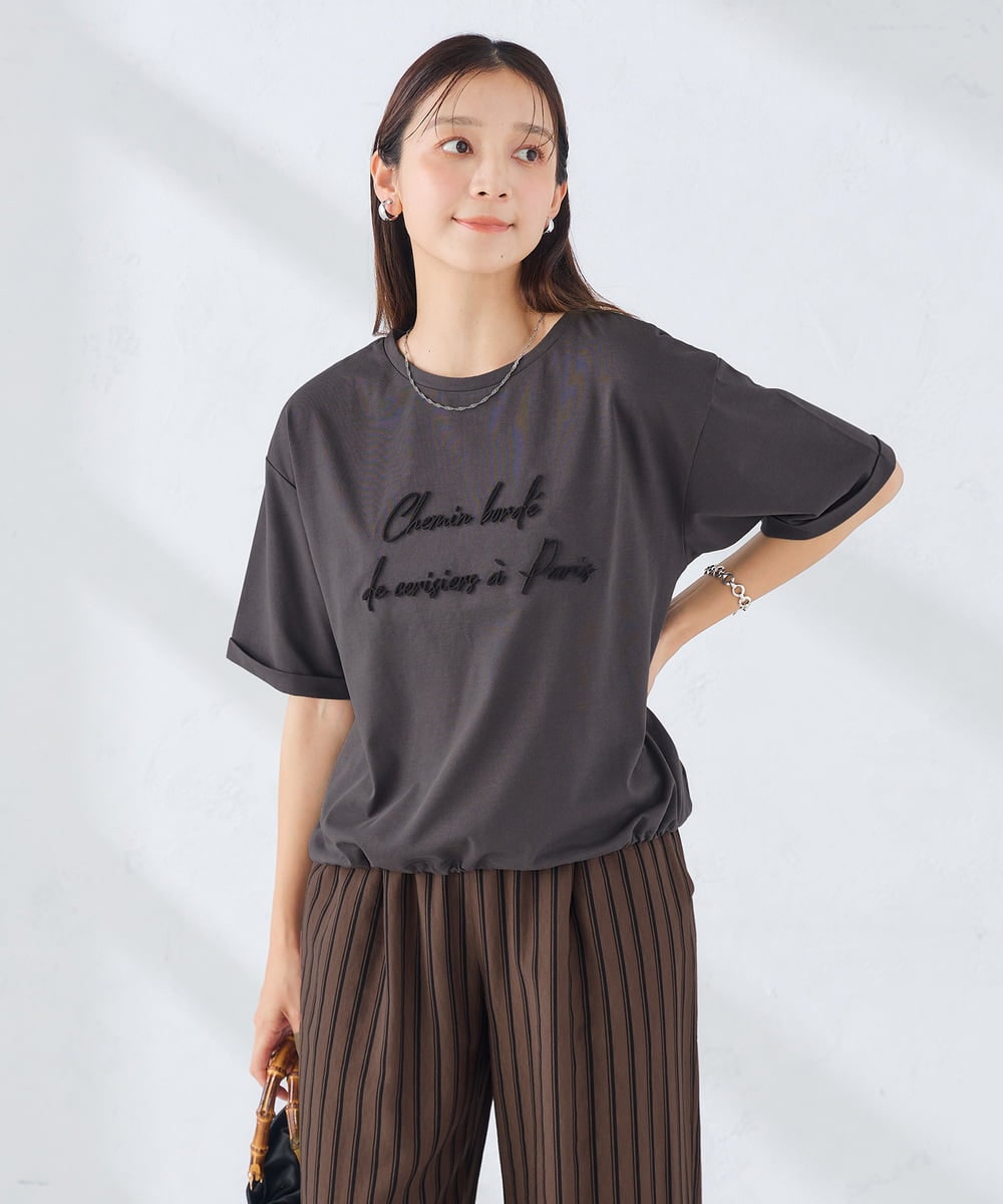 K2KGD38035 a.v.v(アー・ヴェ・ヴェ) 【新色追加】裾ドロストロゴTシャツ ダークグレー