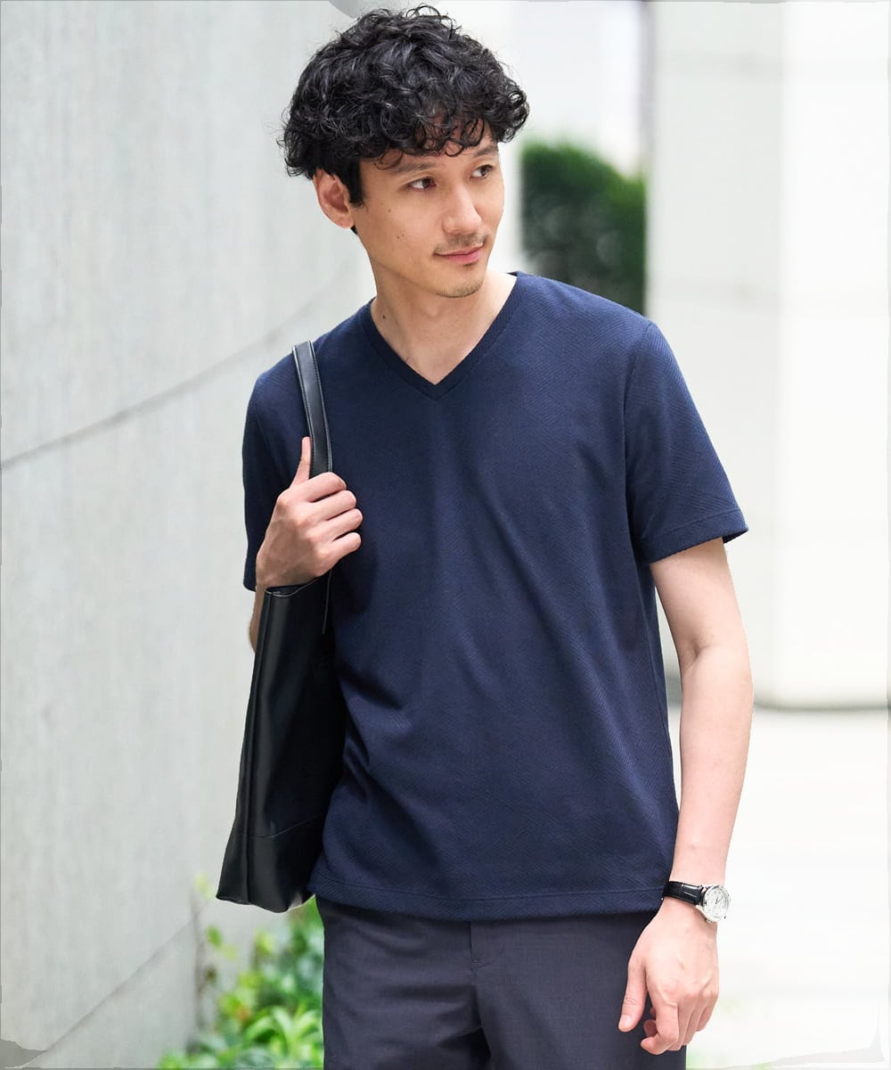 KHKGD76044 a.v.v MEN(アー・ヴェ・ヴェ) 【イージーケア/洗濯機で洗える】キカジャカードＶネックスマートＴシャツ ネイビー