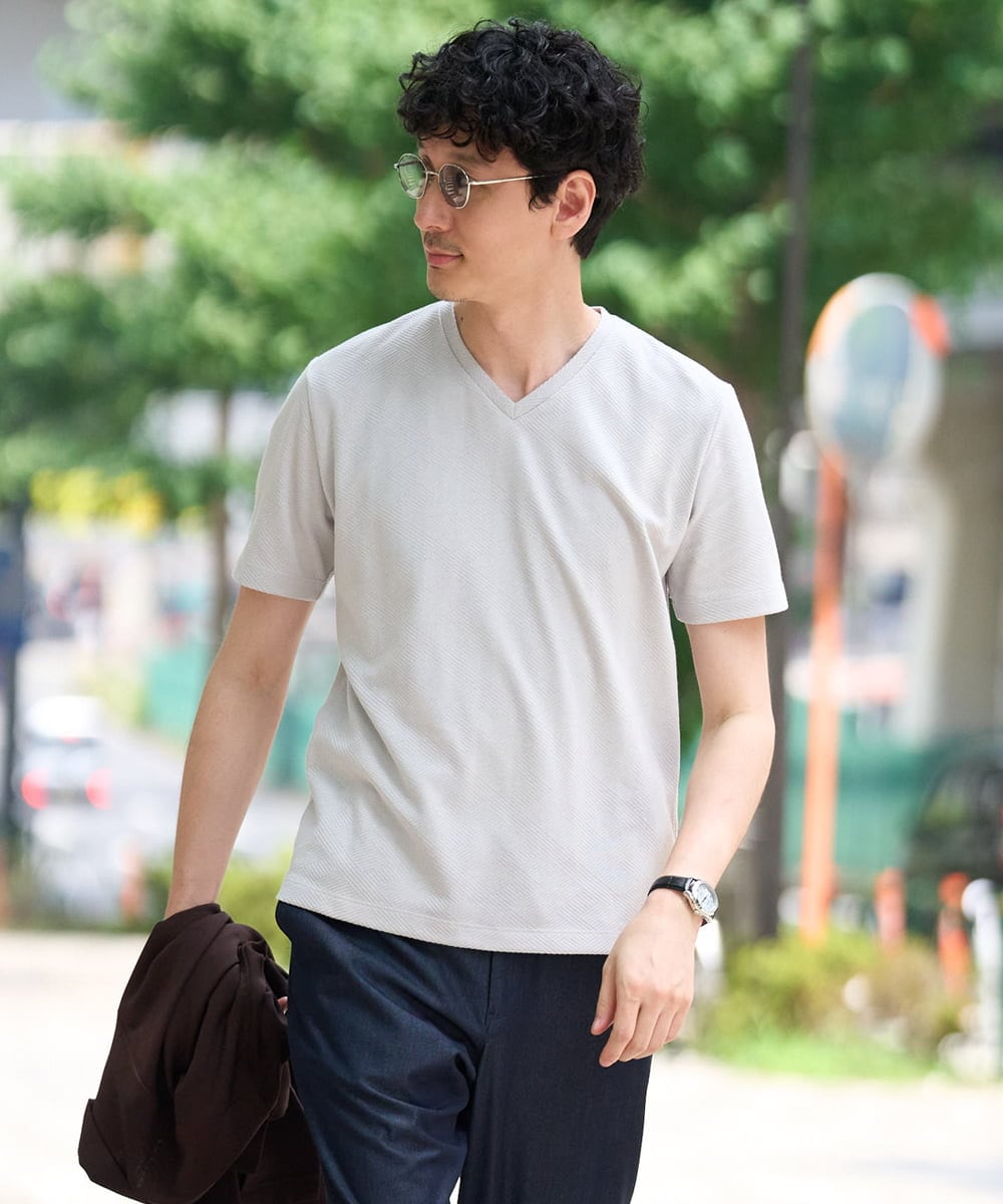 KHKGD76044 a.v.v MEN(アー・ヴェ・ヴェ) 【イージーケア/洗濯機で洗える】キカジャカードＶネックスマートＴシャツ ライトグレー