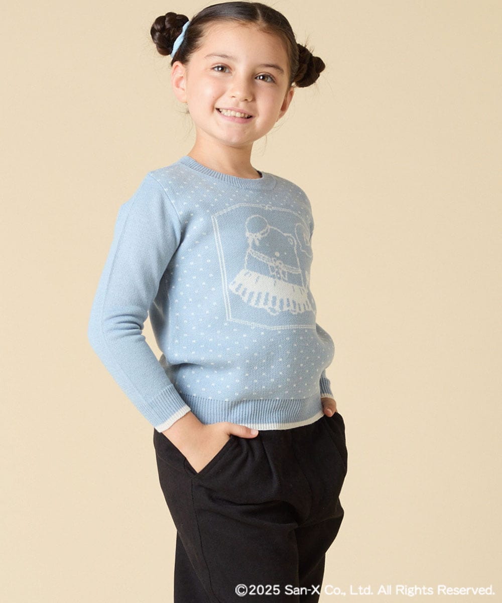 KJFAD80039 a.v.v KIDS(アー・ヴェ・ヴェ) [100-140]【a.v.v限定デザイン/しろくまとふろしきアート】すみっコぐらしジャカードニット ライトブルー