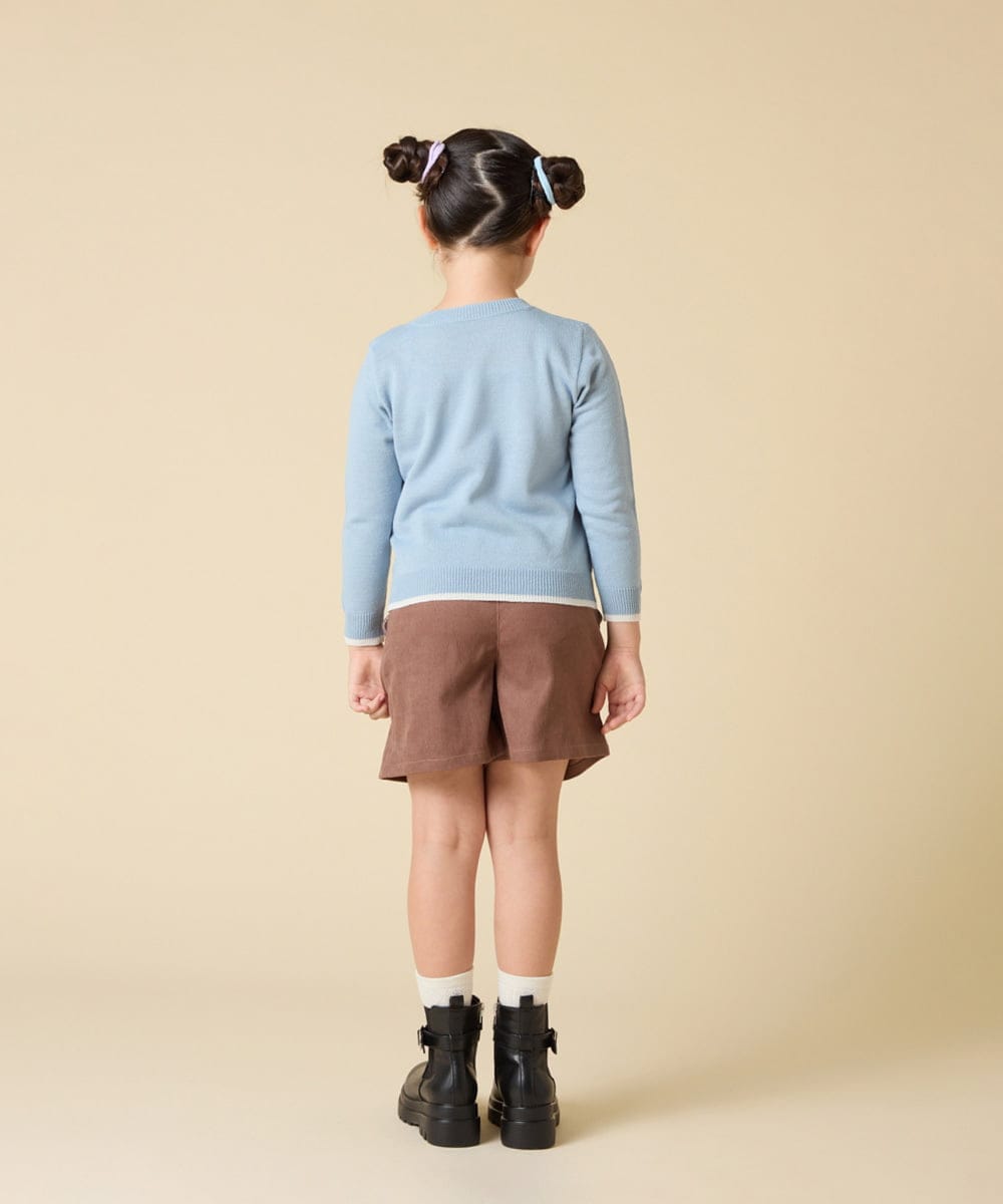 KJFAD80039 a.v.v KIDS(アー・ヴェ・ヴェ) [100-140]【a.v.v限定デザイン/しろくまとふろしきアート】すみっコぐらしジャカードニット ライトブルー