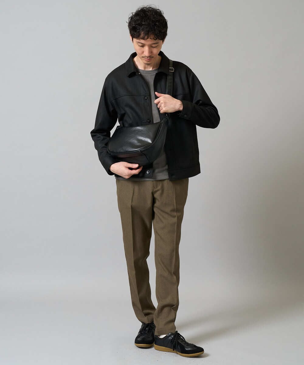 KT5AD51054 a.v.v MEN(アー・ヴェ・ヴェ) フェイクレザーハーフムーンショルダーバッグ ベージュ