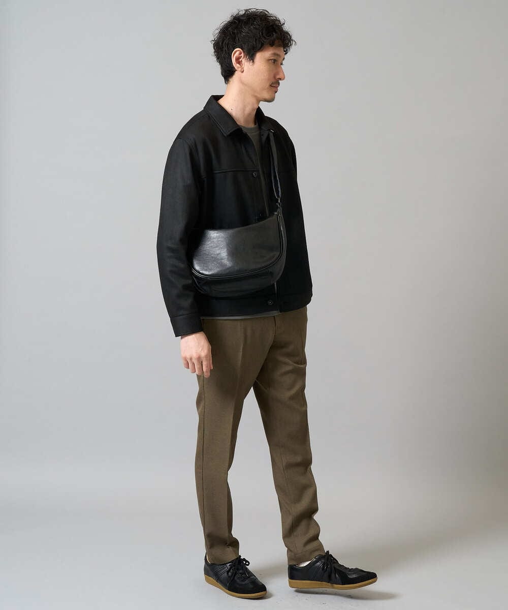 KT5AD51054 a.v.v MEN(アー・ヴェ・ヴェ) フェイクレザーハーフムーンショルダーバッグ ベージュ