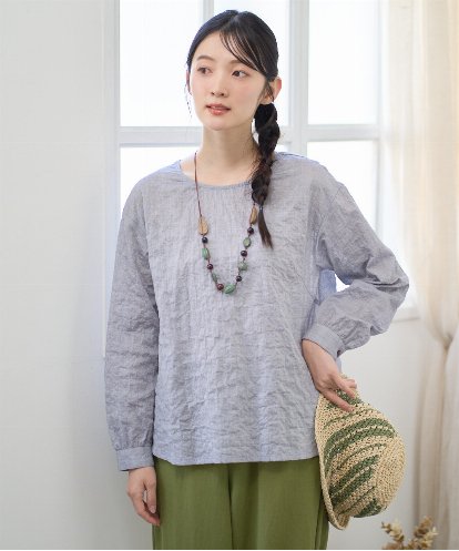NGBEF19210  [洗える・日本製]シャーリングシャンブレーブラウス
