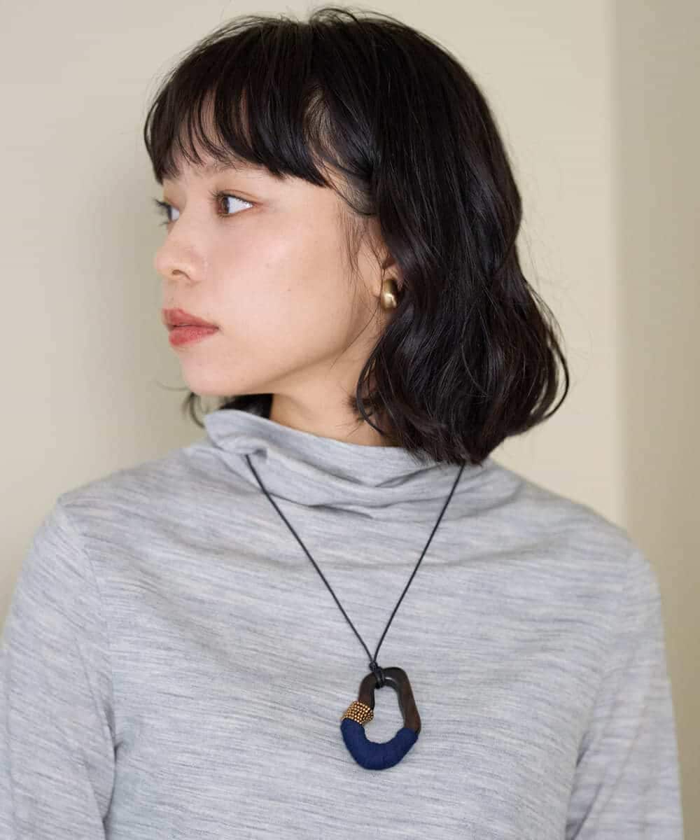 NR2AH37100 GIANNI LO GIUDICE(小さいサイズ)(メゾン ドゥ サンク) [日本製]イレギュラーウッドトップネックレス ネイビー