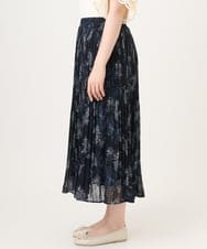 OLHID11089 eur3(エウルキューブ) 【大きいサイズ/a.v.v×eur3/洗える】フラワープリントランダムプリーツスカート ネイビー