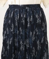 OLHID11089 eur3(エウルキューブ) 【大きいサイズ/a.v.v×eur3/洗える】フラワープリントランダムプリーツスカート ネイビー
