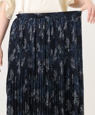OLHID11089 eur3(エウルキューブ) 【大きいサイズ/a.v.v×eur3/洗える】フラワープリントランダムプリーツスカート ネイビー