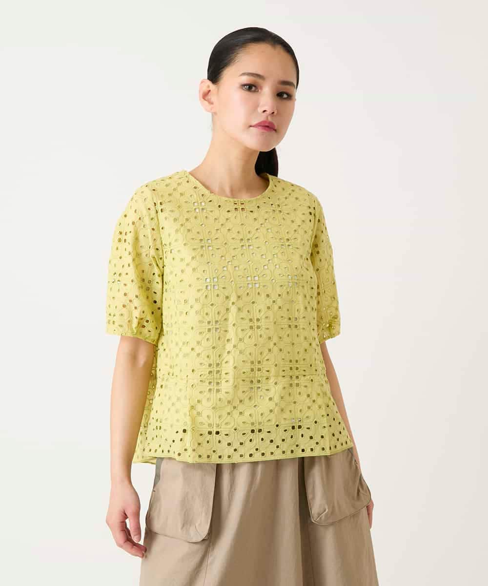 RBBFD33270 HIROKO BIS(ヒロコ ビス) アイレット刺繍タックヘムブラウス /洗える ライトイエロー