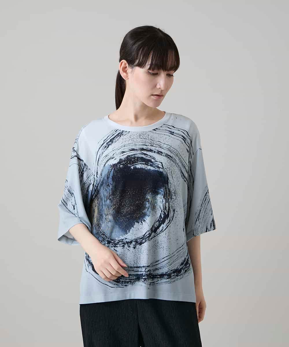 RHKHE05390 HIROKO KOSHINO(ヒロココシノ) 墨絵プリントデザインTシャツ /日本製/洗える ブルーグレー